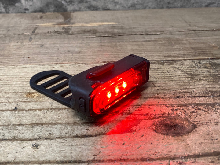 JM575 レザイン LEZYNE STRIP ALERT 300 PRO リアライト 点灯確認済