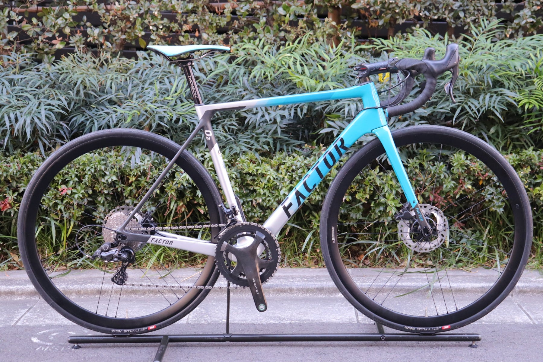 ファクター FACTOR O2 /2021 56サイズ 完成車 すぐ乗れます！ ファクター FACTOR O2 /2021 56サイズ 完成車 すぐ乗れます！