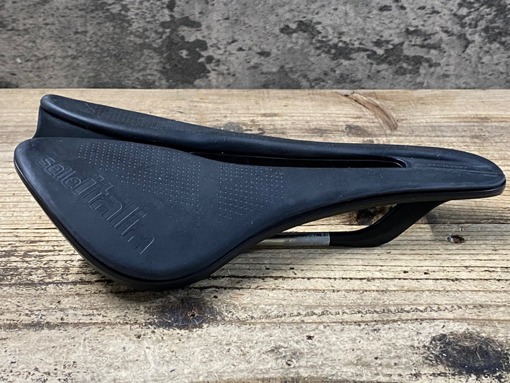 KD345 セライタリア selle italia BOOST SUPERFLOW サドル 145mm スチールレール