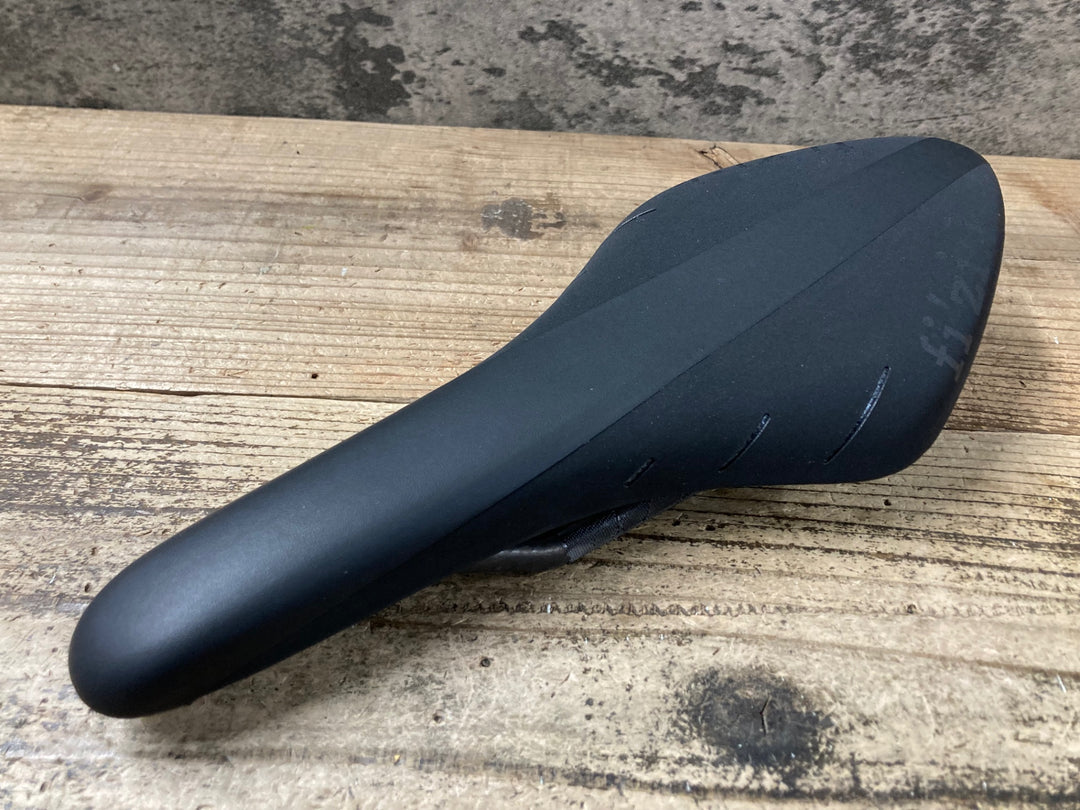 JV288 フィジーク fizik アリオネ ARIONE R1 REGULAR サドル 黒 CARBON BRAIDEDレール