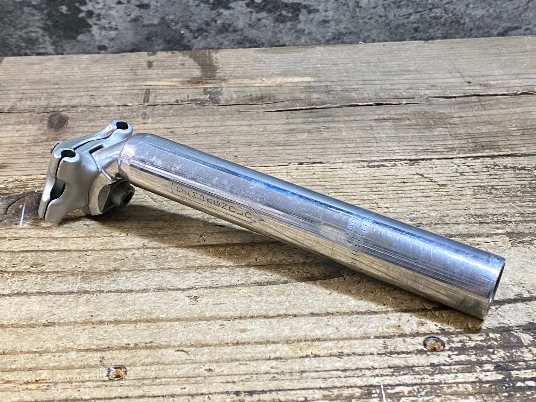 Campagnolo レコードシートポスト φ27.0の 2本締め 新品箱入り Campagnolo レコードシートポスト φ27.0の 2本締め 新品箱入りの通販は