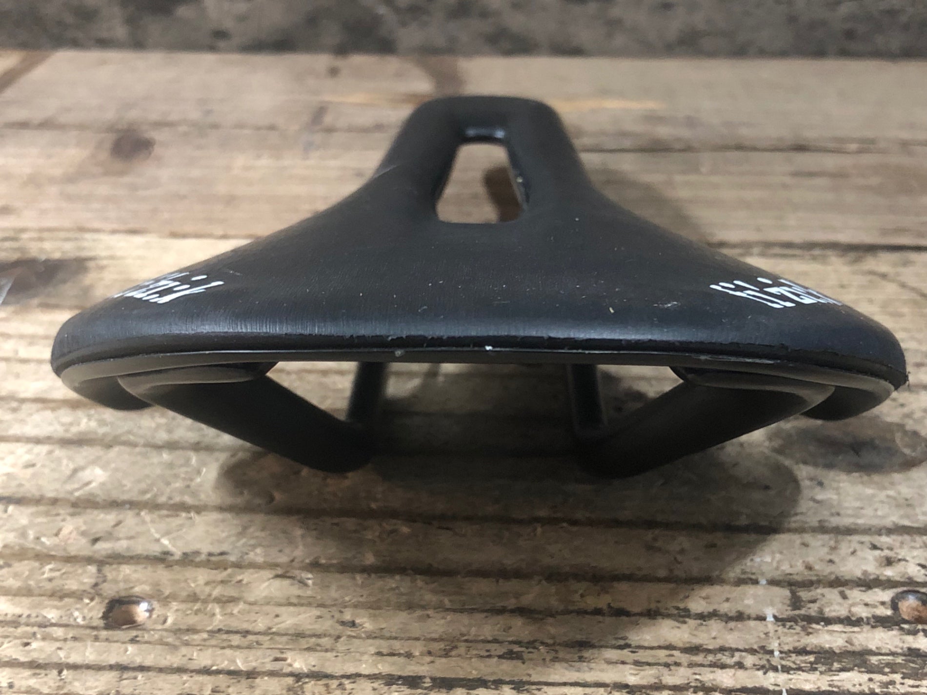 JS185 フィジーク FIZIK VENTO ANTARES 00 サドル カーボンレール