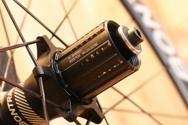 ボントレガー BONTRAGER オーラ AURA 5 TLR アルミ カーボン チューブレスレディ ホイールセット シマノ 11S/12S 【芦屋店】