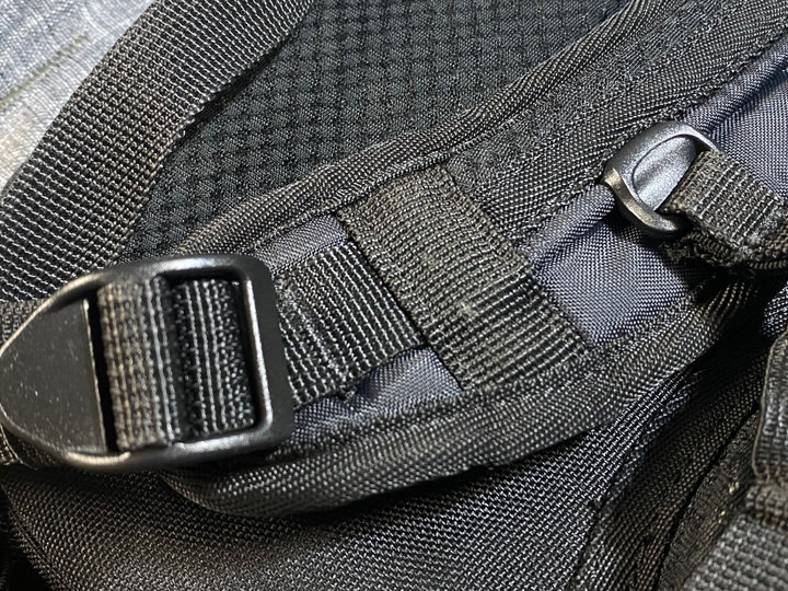 KC187 パールイズミ PEARL iZUMi リュック バックパック グレー 黒