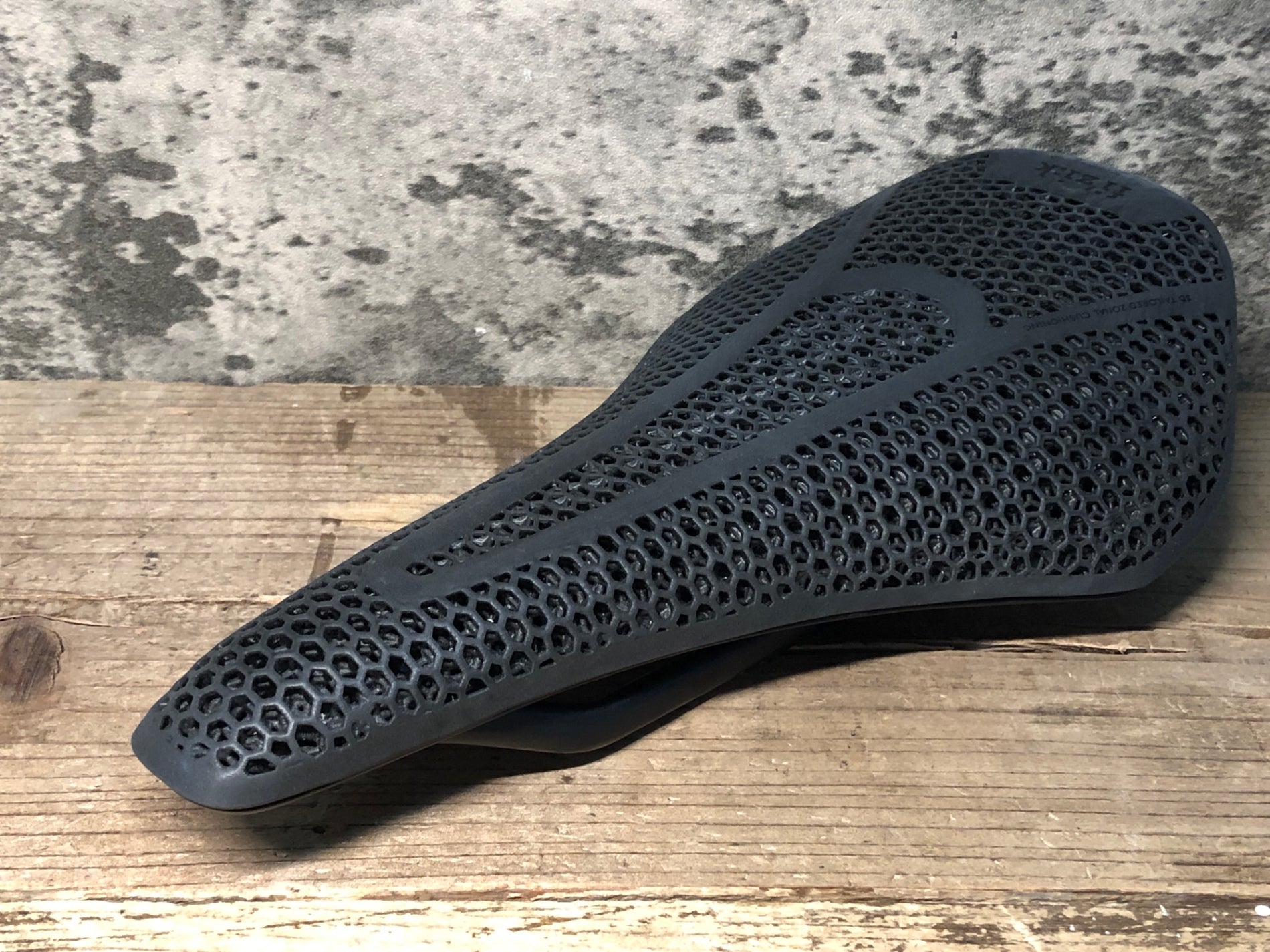 JN707 フィジーク fizik VENTO ARGO 00 ADAPTIVE サドル 140mm