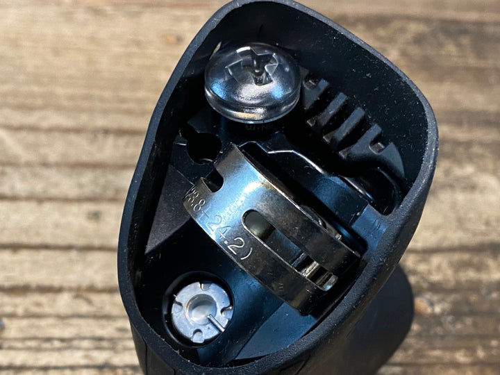 IU349 シマノ SHIMANO 105 ST-R7025 STIレバー 右のみ 11S ※油圧部,クランプ部の割れの為ジャンク