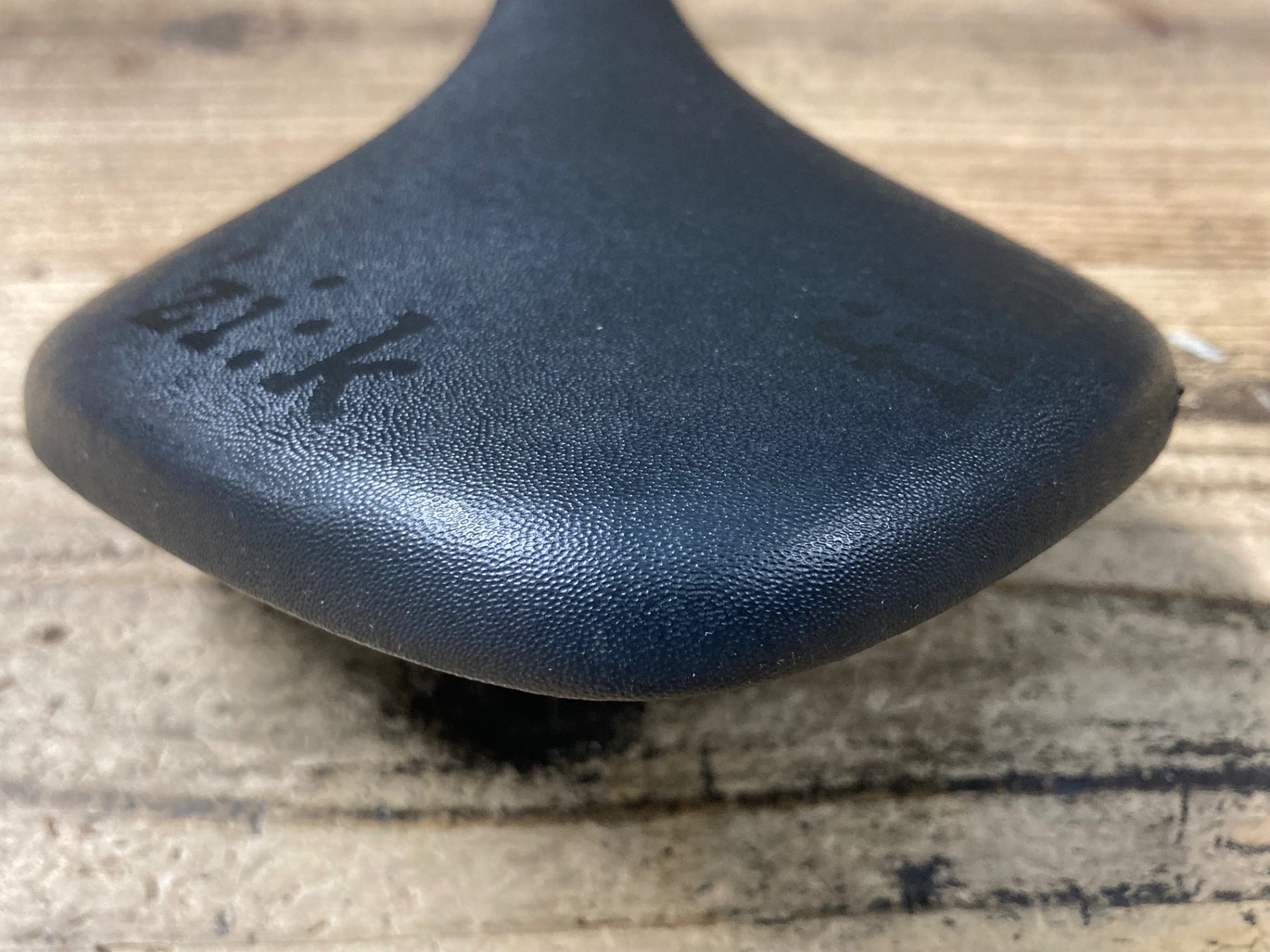 KN001 フィジーク fizik ARIONE DONNA 00 サドル 黒 カーボン – BICI