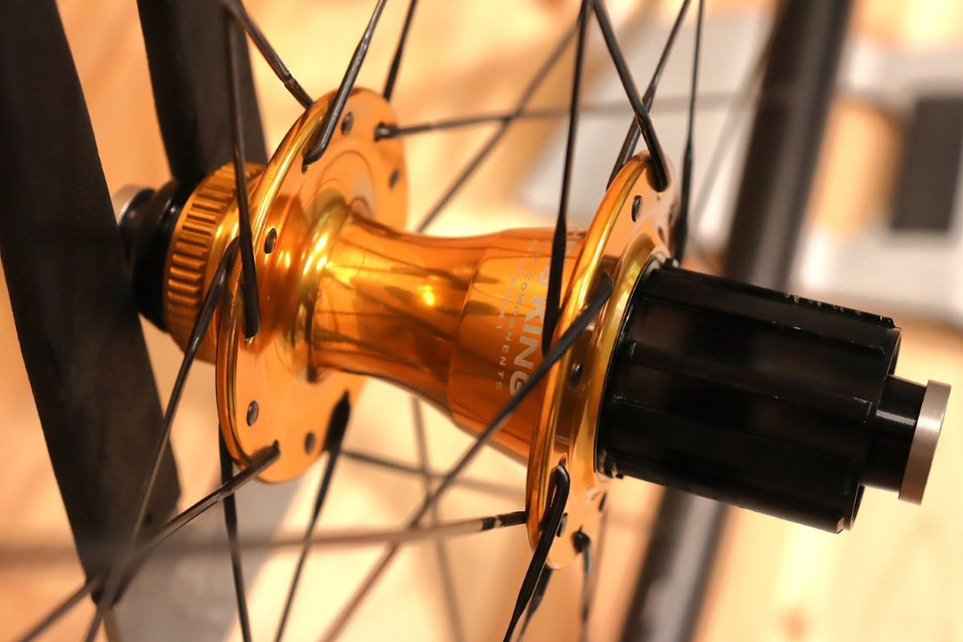 【希少！廃盤GOLDカラーハブ】 アストラル ASTRAL VEIL4 DISCリム使用 クリスキング CHRIS KING R45D ゴールドハブ SAPIM CX-RAYスポーク 手組 カーボン チューブレス ホイールセット シマノ12/11S 【千葉店】
