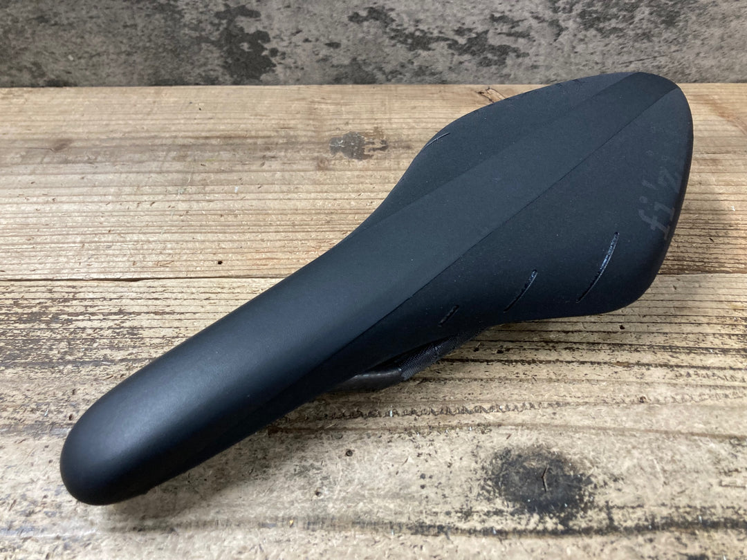 JV288 フィジーク fizik アリオネ ARIONE R1 REGULAR サドル 黒 CARBON BRAIDEDレール