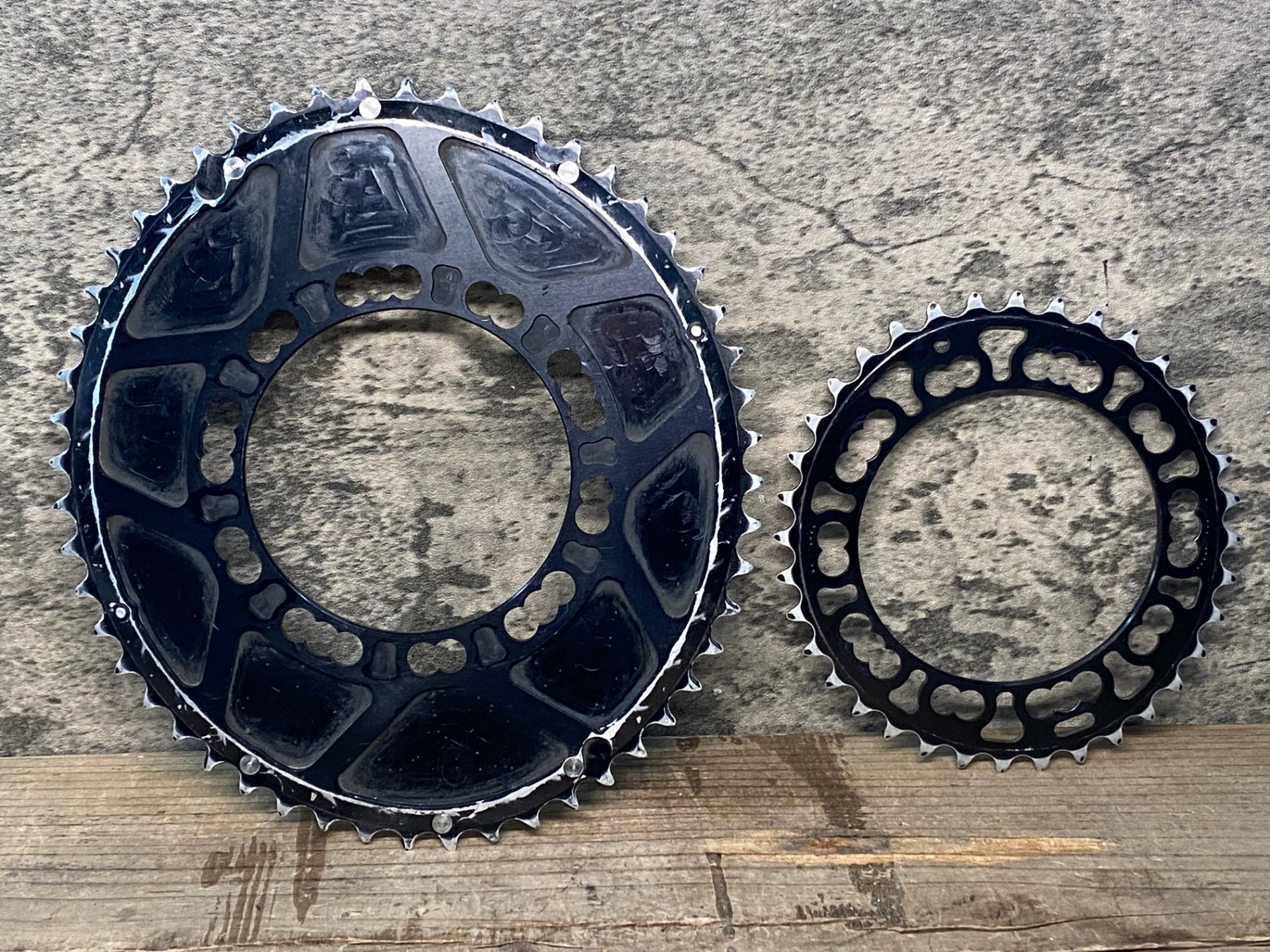 ＲＯＴＯＲ Q-RINGS カーボン　楕円　１１０ＢＣＤ ５２t　４Ｈ Rotor Q-Rings QCarbon 110bcd Outer Chainring – RA Cycles