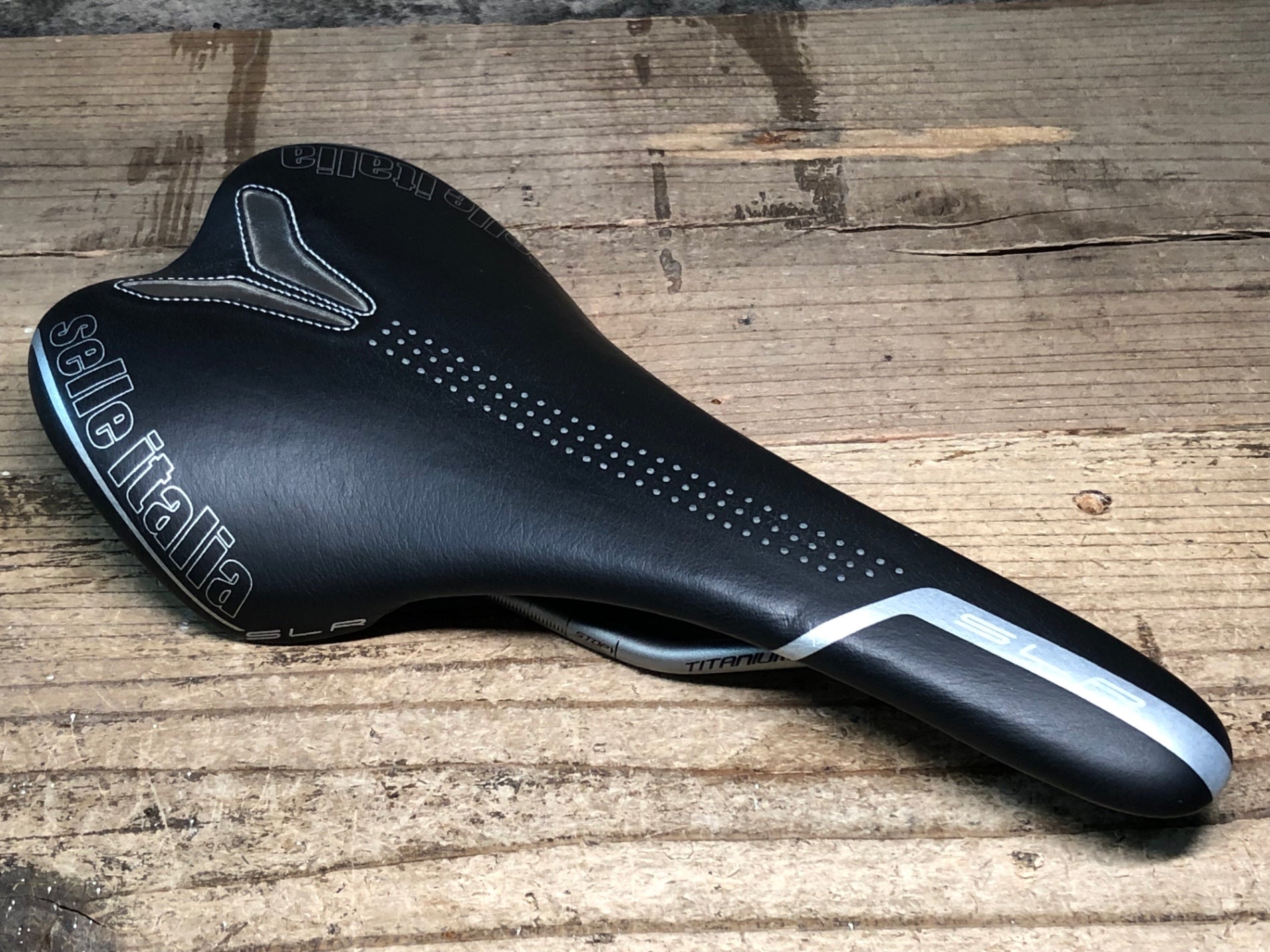 JN875 セライタリア SELLE ITALIA SLR サドル 黒 TITANIUMレール 135mm