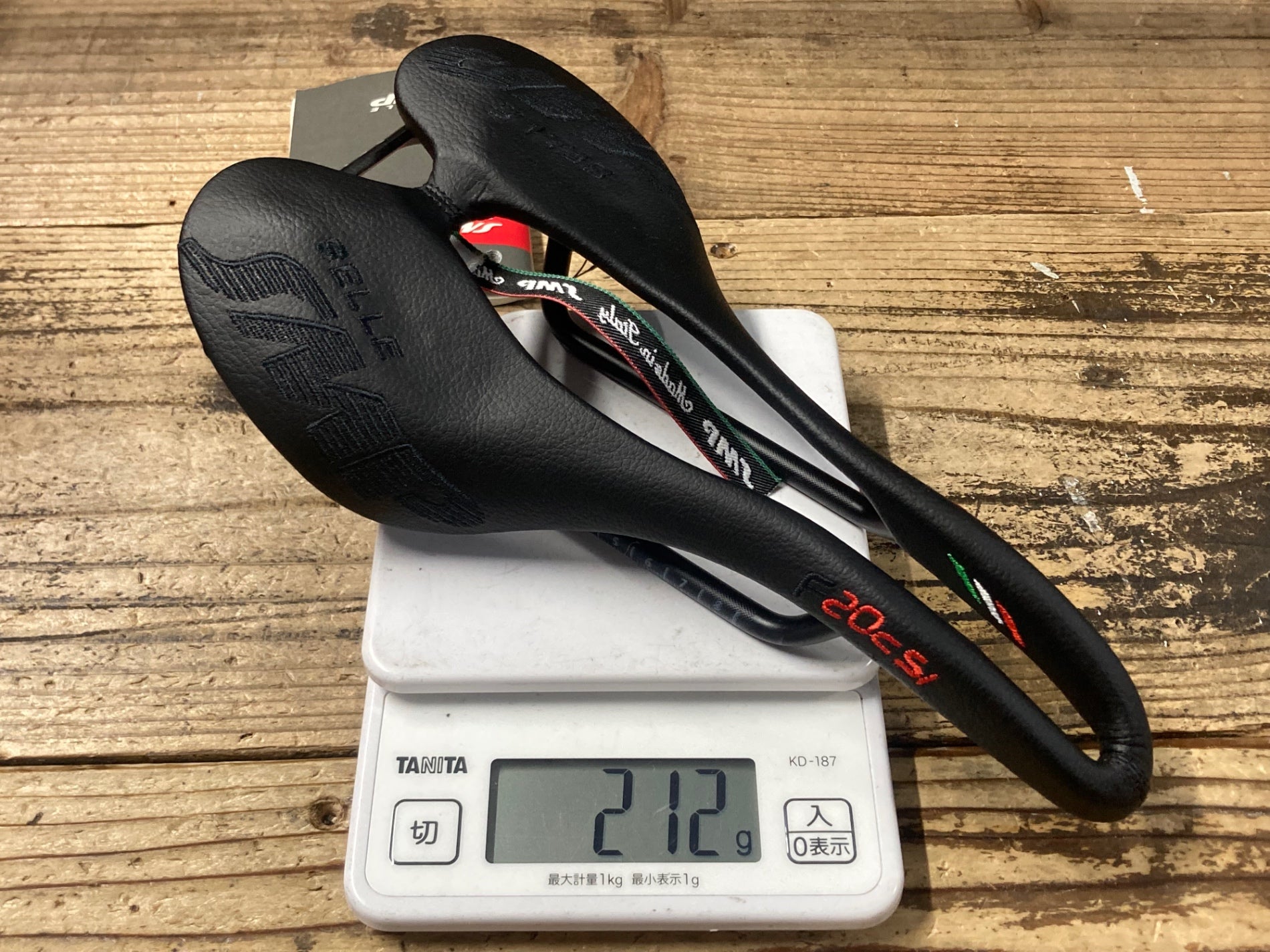 KK393 Selle SMP F20C s.i. サドル 黒 aisi 304 tubeレール – BICI