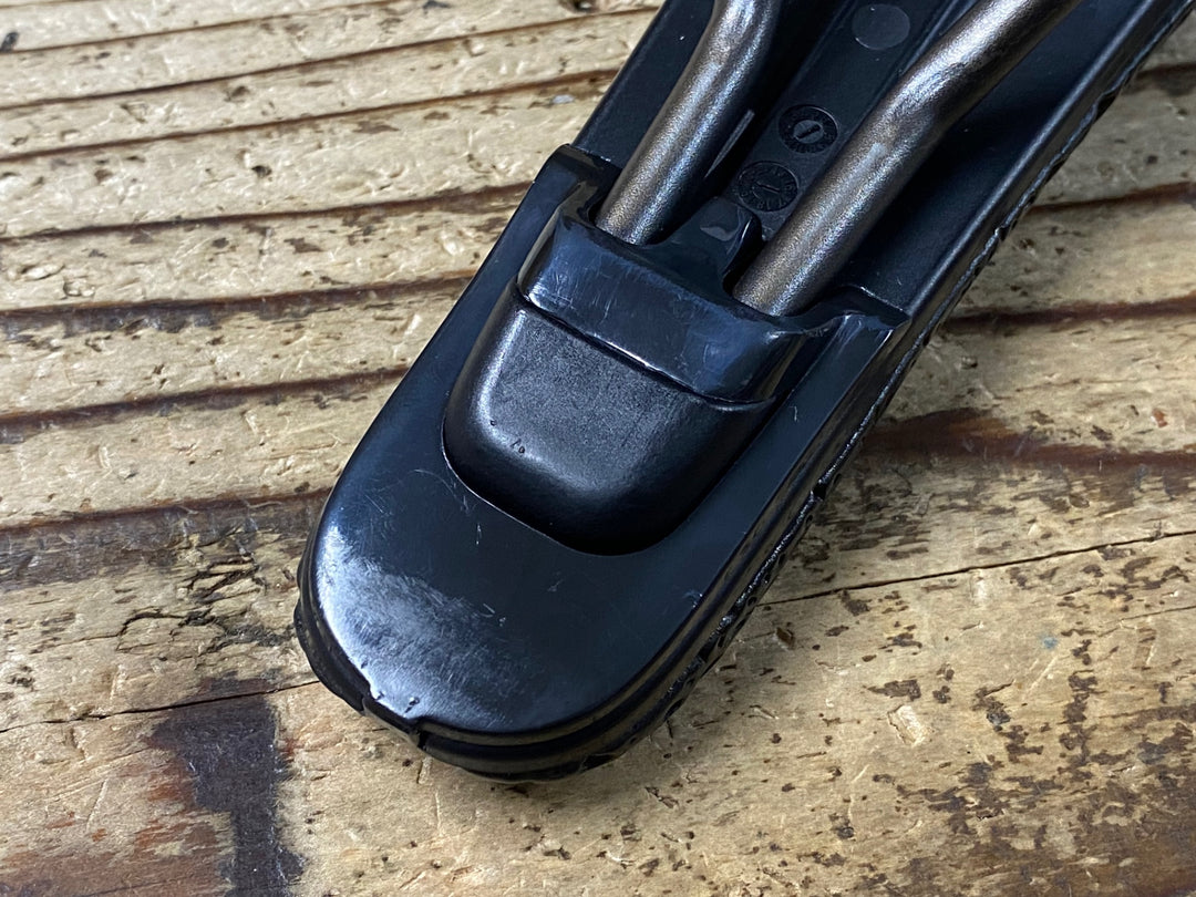 KA576 フィジーク fizik ANTARES VERSUS EVO R3 ADAPTIVE サドル kiumレール 139mm ※繊維切れ ジャンク