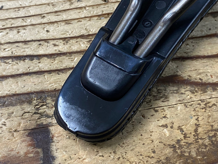 KA576 フィジーク fizik ANTARES VERSUS EVO R3 ADAPTIVE サドル kiumレール 139mm ※繊維切れ ジャンク