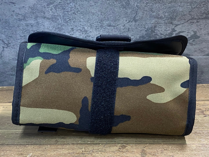 JV661 アデプト ADEPT AMPLE WRAP ハンドルバーバッグ カモ柄
