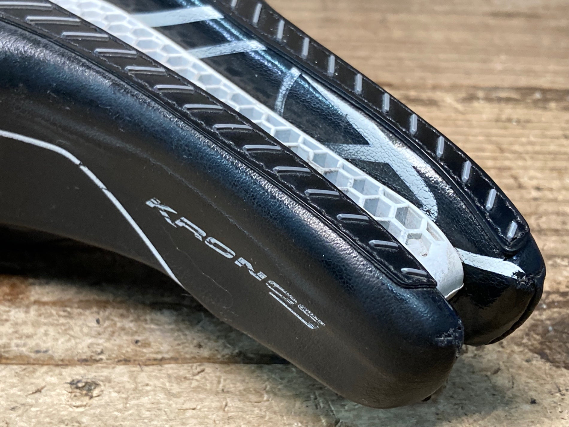 翔羅さま専用 JN916 セライタリア selle ITALIA クロノス KRONOS サドル 132mm 黒