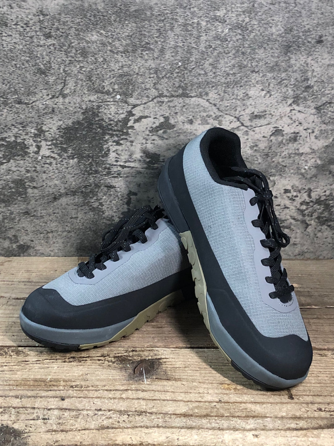 JU337 フィジーク fizik GRAVITA VERSOR FLAT shoes スニーカー フラットシューズ グレー 黒 EU39
