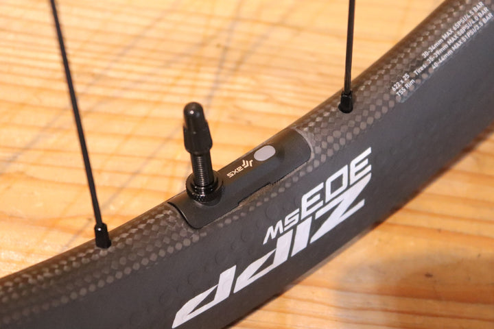 未走行 センサーモデル ジップ ZIPP 303 SW DISC シマノ 11S/12S 25㎜ フックレス カーボン チューブレス ロードバイク ホイールセット 【広島店】