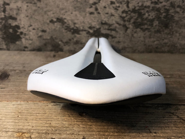 JP002 フィジーク fizik アリオネ ARIONE OPEN R3 REGULAR サドル 白 黒 131mm kiumレール