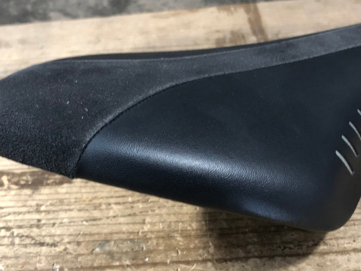 KM546 フィジーク fizik ARIONE R3 サドル 黒 kiumレール ※マーカー痕