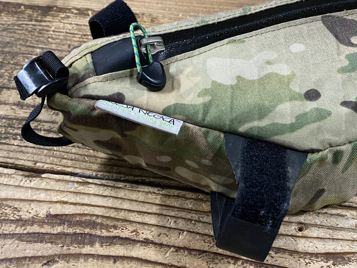 KL746 OVEJA NEGRA フレームバッグ カモフラ