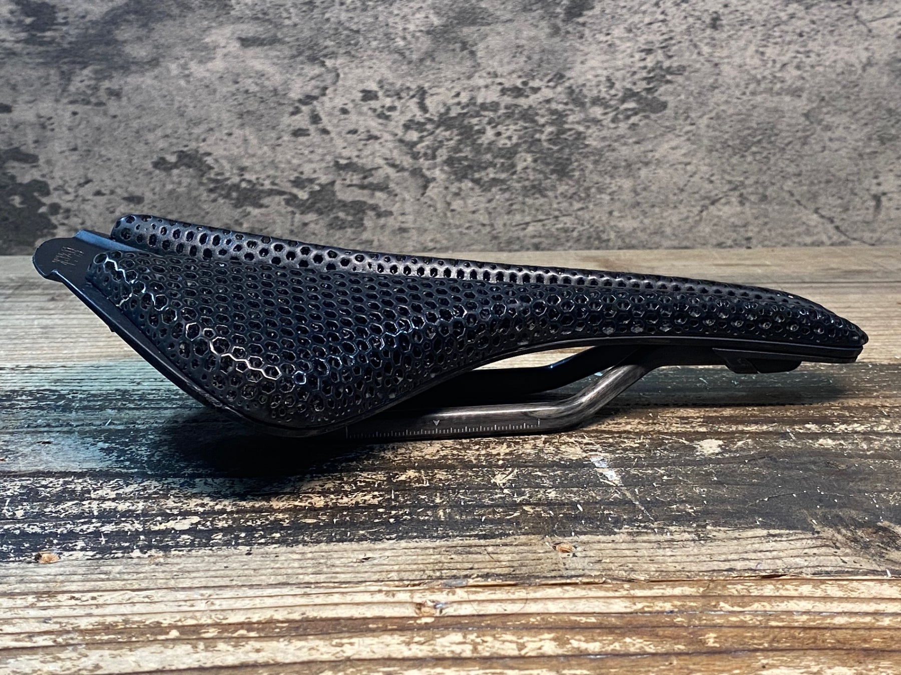 JG175 フィジーク Fizik Antares Versus Adaptive R1 3D サドル
