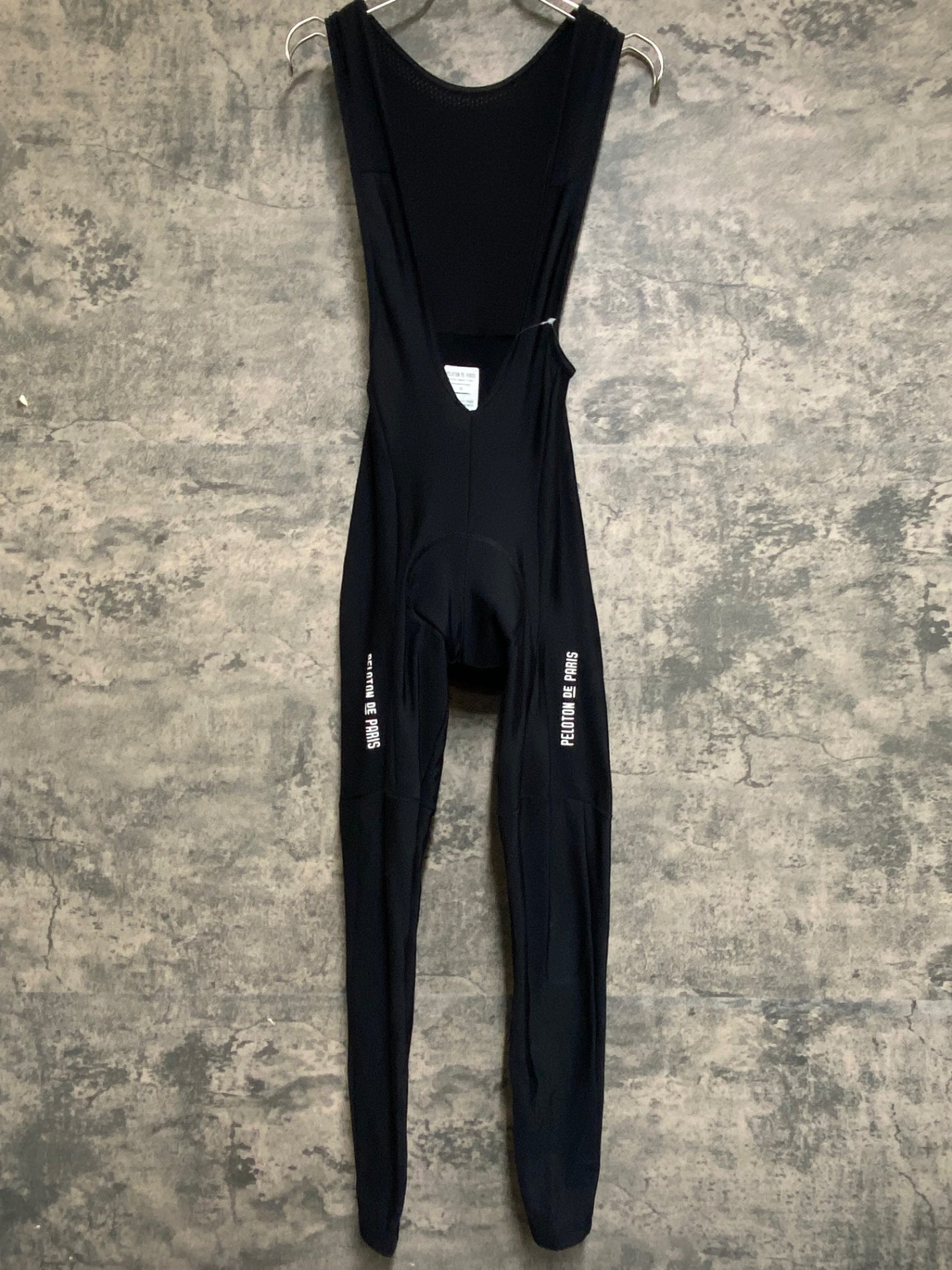 Peloton de プロトンドパリ Parisを着て、爽やかに軽やかに春を駆ける