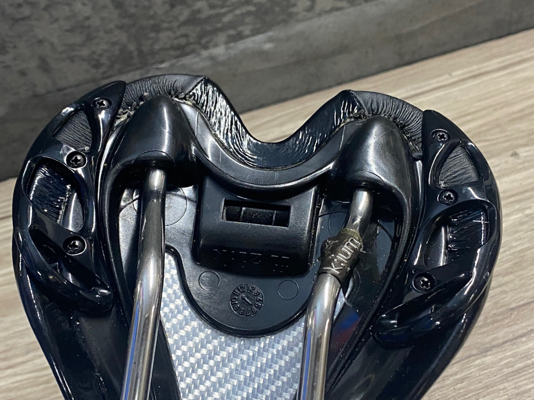 KE976 フィジーク fizik アリアンテ ALIANTE VS サドル 黒 kiumレール 140mm