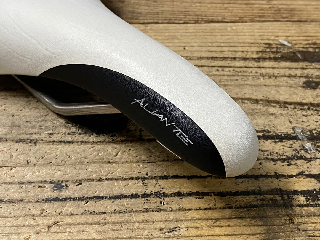 KQ626 フィジーク fizik ALIANTE サドル 白 kiumレール