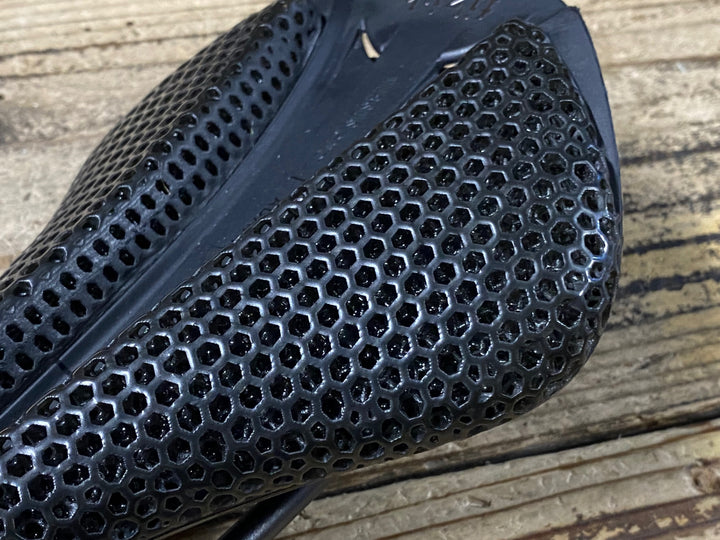 KA576 フィジーク fizik ANTARES VERSUS EVO R3 ADAPTIVE サドル kiumレール 139mm ※繊維切れ ジャンク