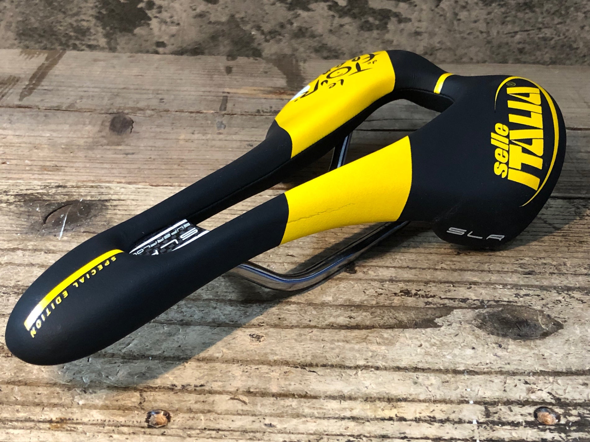 JT039 セライタリア selle italia SLR SUPERFLOW L3 TDF サドル 黒 黄