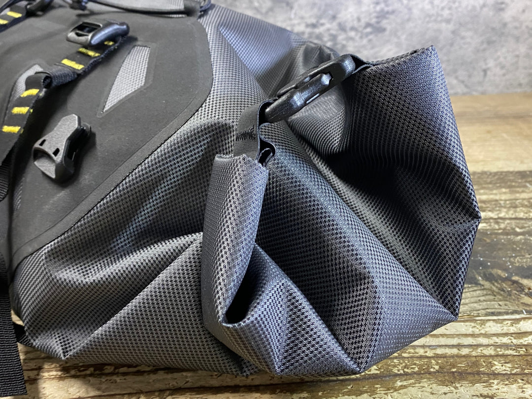 JN652 アピデュラ APIDURA エクスペディション ハンドルバーパック 14L