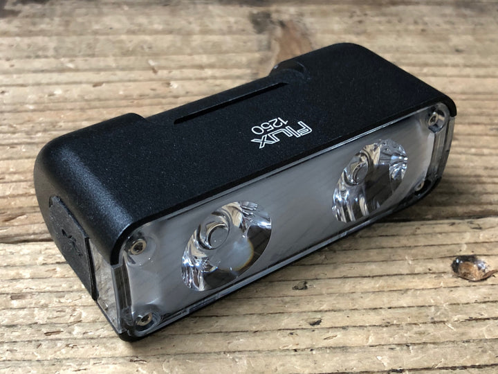 KF647 スペシャライズド SPECIALIZED FLUX 1250 HEAD LIGHT ヘッドライト