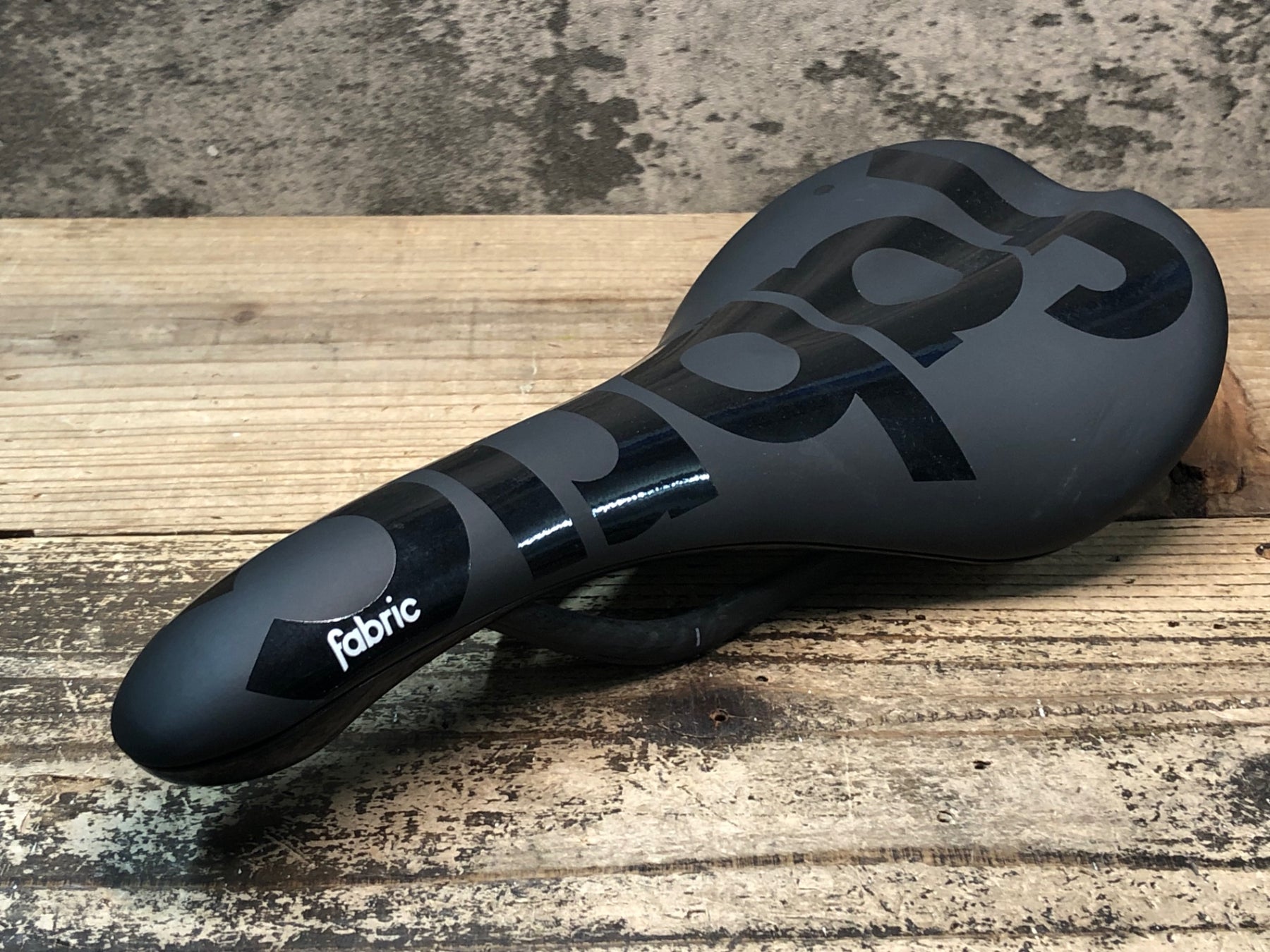JO736 ファブリック fabric SCOOP RADIUS PRO サドル 黒 カーボン