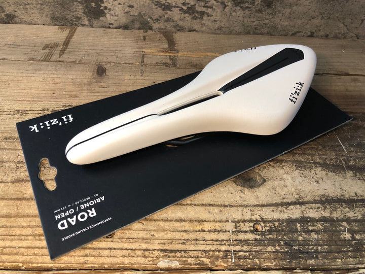 JP002 フィジーク fizik アリオネ ARIONE OPEN R3 REGULAR サドル 白 黒 131mm kiumレール