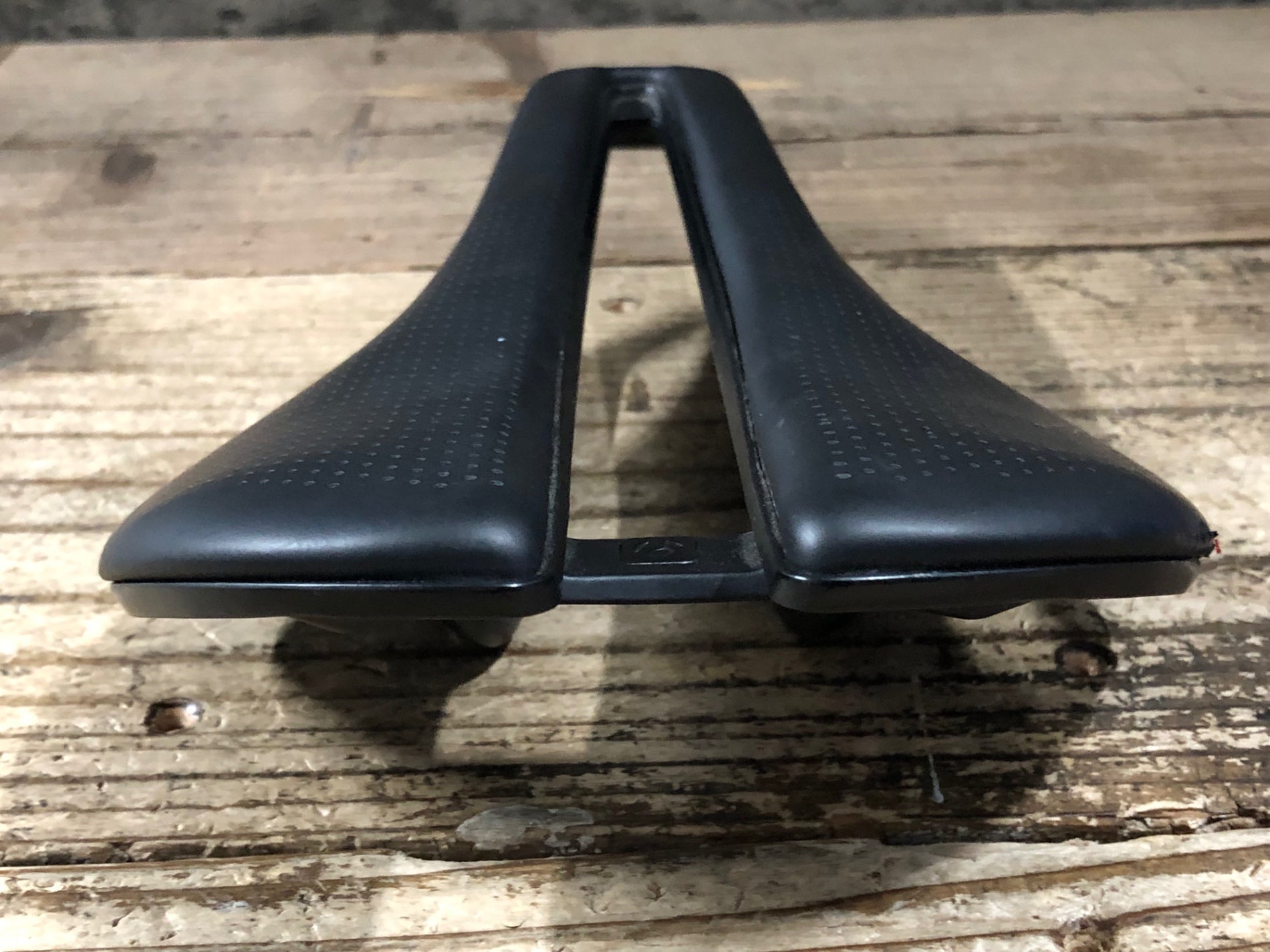 JO818 ボントレガー BONTRAGER AEOLUS PRO カーボンレール サドル