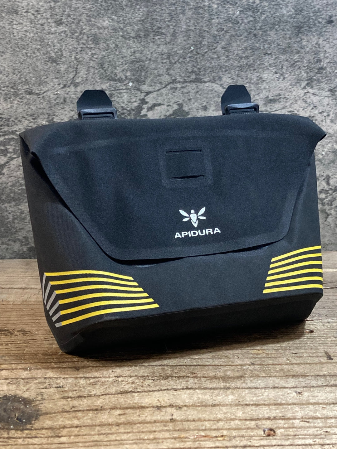 KB167 アピデュラ APIDURA RACING HANDLEBAR PACK 2.0L ハンドルバーバッグ
