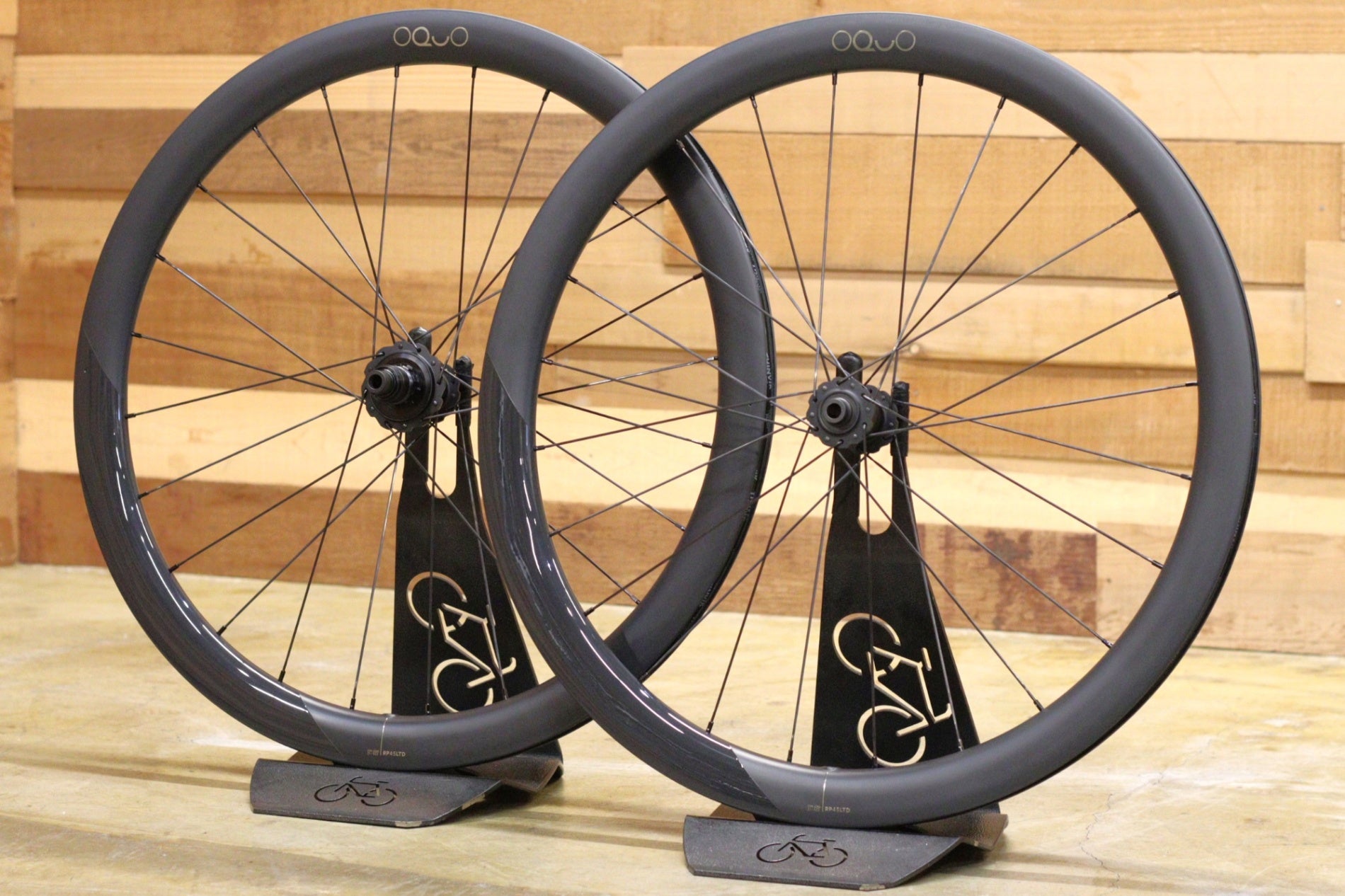 オークォ OQUO RP45 LTD カーボン チューブレスレディ ホイールセット