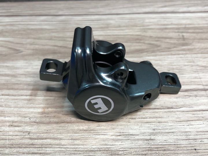 JH723 マグラ MAGURA MT8SL ディスクブレーキキャリパー 片側のみ ポストマウント