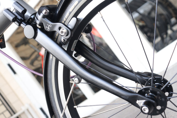 ブロンプトン BROMPTON P LINE URBAN MID M4R 2022モデル チタン ミニベロ 折り畳み 小径車 【横浜店】