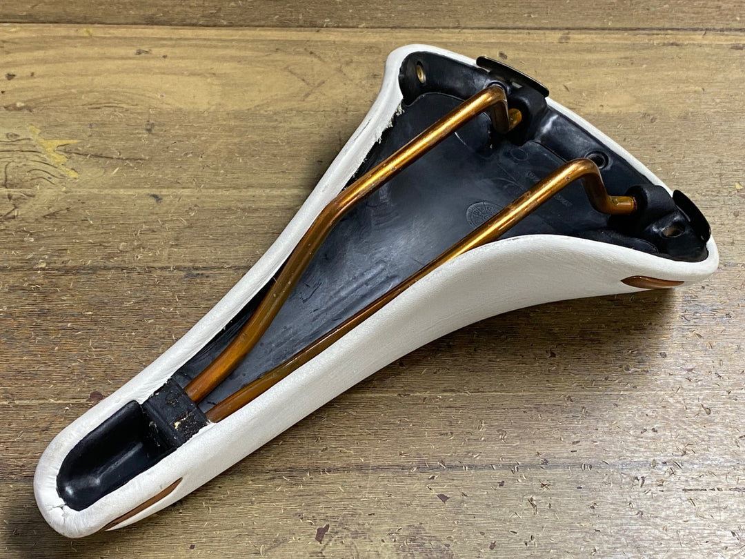 KN666 セライタリア SELLE ITALIA カンピニッシモ Campionissimo サドル 白