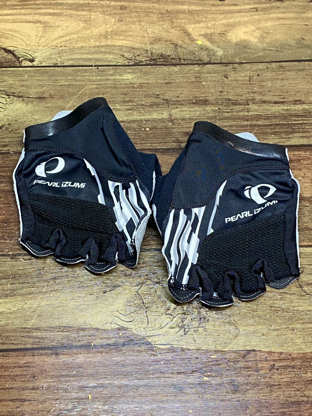 JJ619 パールイズミ PEARL iZUMi 指切り グローブ 黒 M