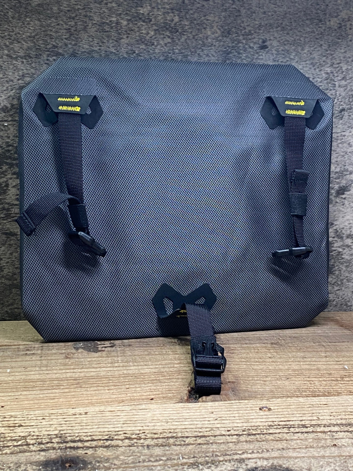 JN653 アピデュラ APIDURA エクスペディション アクセサリーポケット