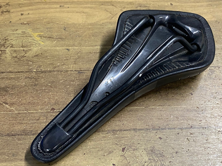 KO375 フィジーク fizik ARIONE VS サドル 黒 MANGANESEレール ※プレート欠品