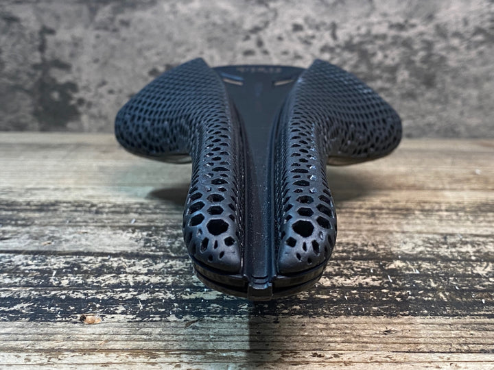JG748 フィジーク fizik アンタレス ANTARES VERSUS EVO ADAPTIVE サドル 黒 カーボンレール 139mm