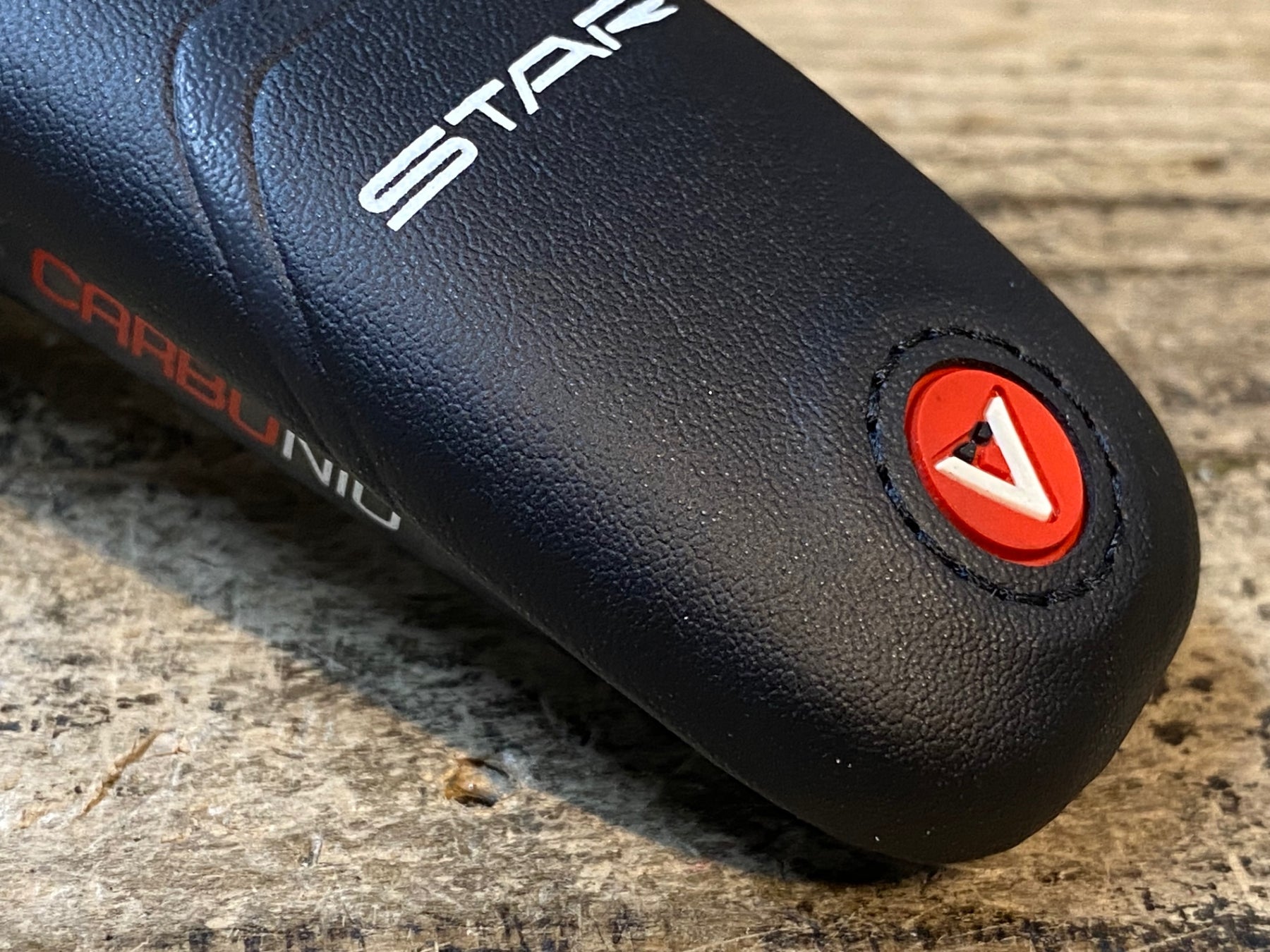JR438 アスチュート ASTVTE STARLITE CARBON サドル 黒黄 カーボン