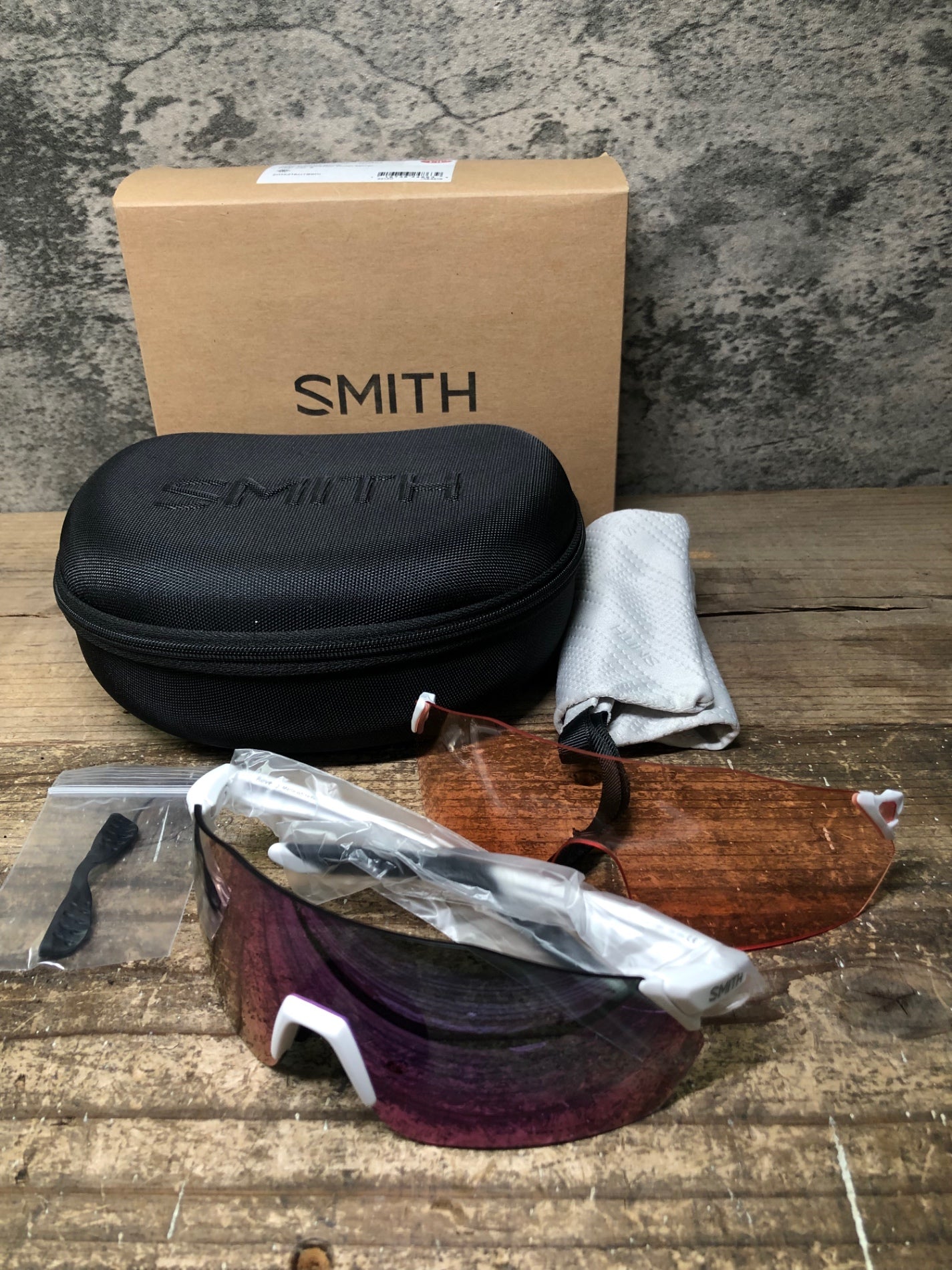 IW615 スミス smith Reverb サングラス 白 クロマポップレンズ – BICI AMORE ONLINE STORE