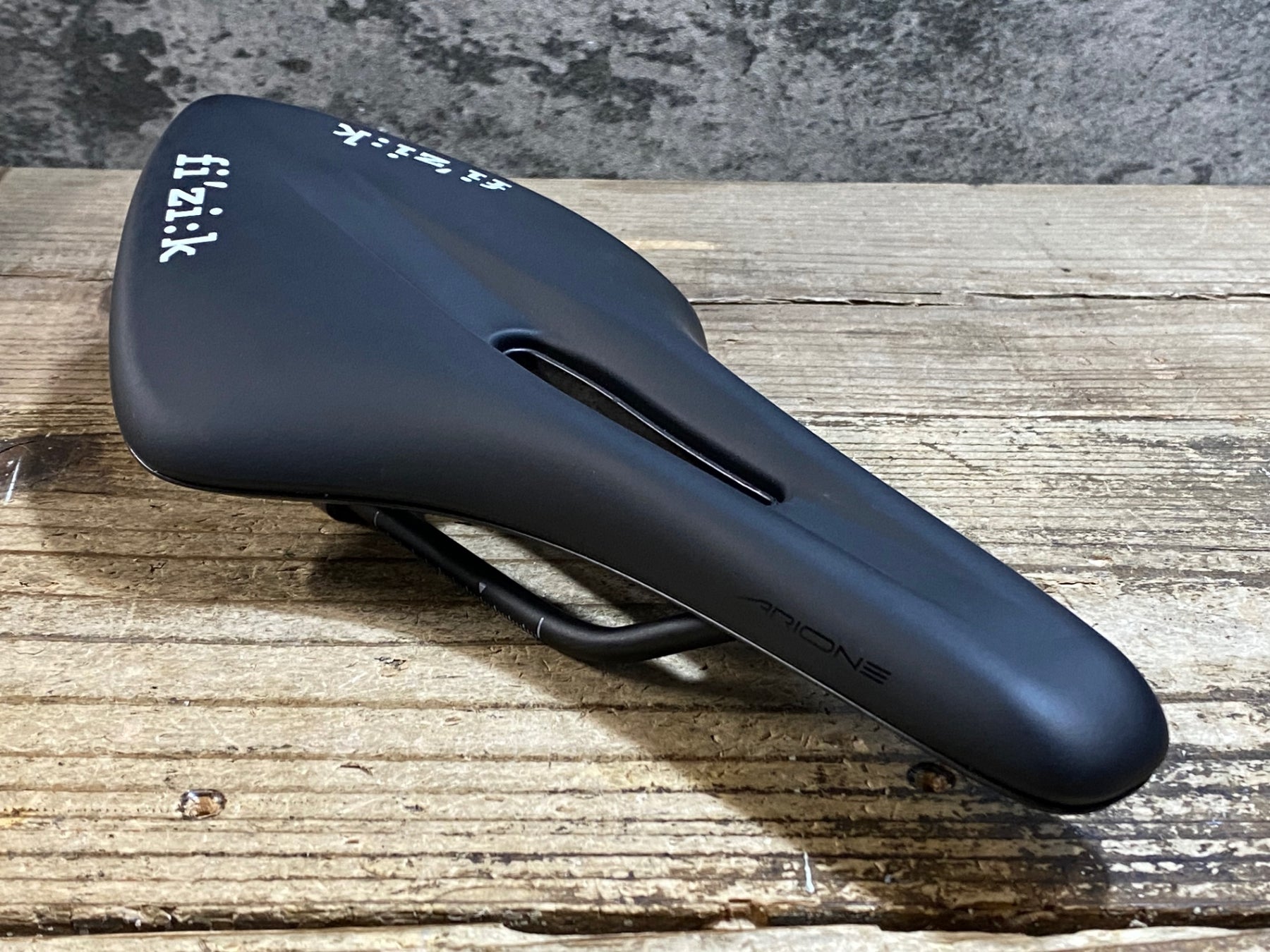 KC315 フィジーク fizik VENTO ARIONE R5 サドル 黒 S-ALLOY レール