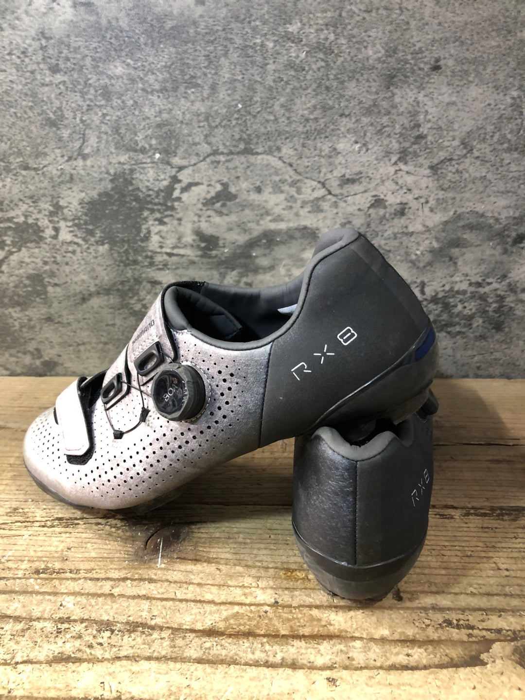 JP754 シマノ SHIMANO RX8 SHRX801M ビンディングシューズ 黒グレー EU42 SPD
