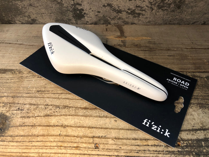 JP002 フィジーク fizik アリオネ ARIONE OPEN R3 REGULAR サドル 白 黒 131mm kiumレール